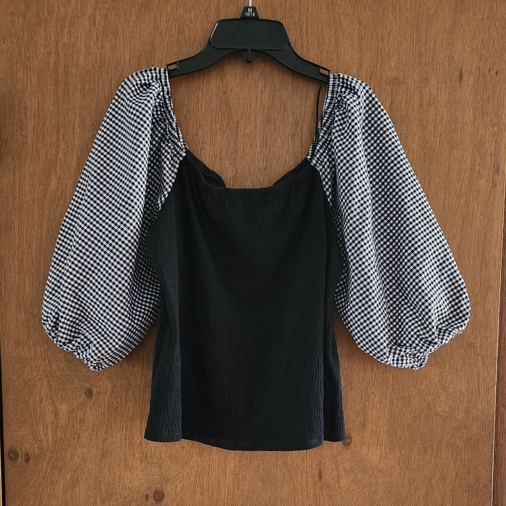 Black and White 3/4 Sleeve Puff Blouse